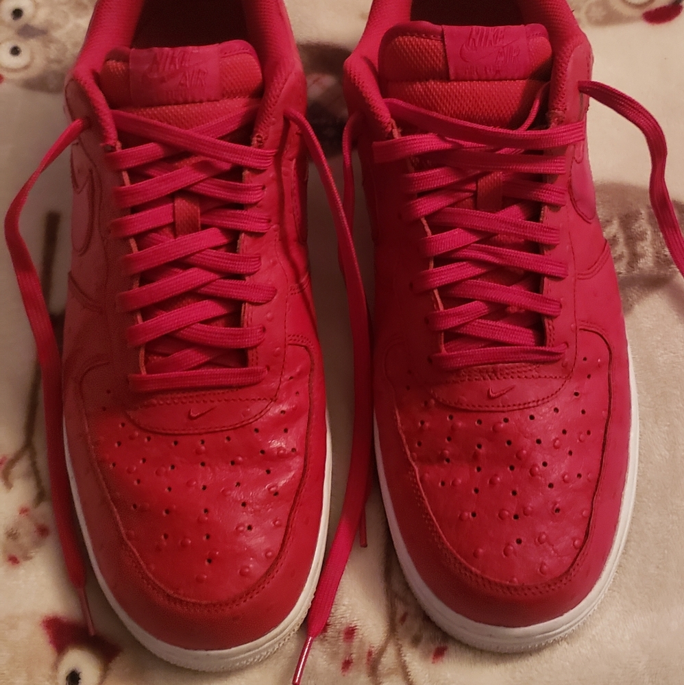 Red Nike Air Force 1